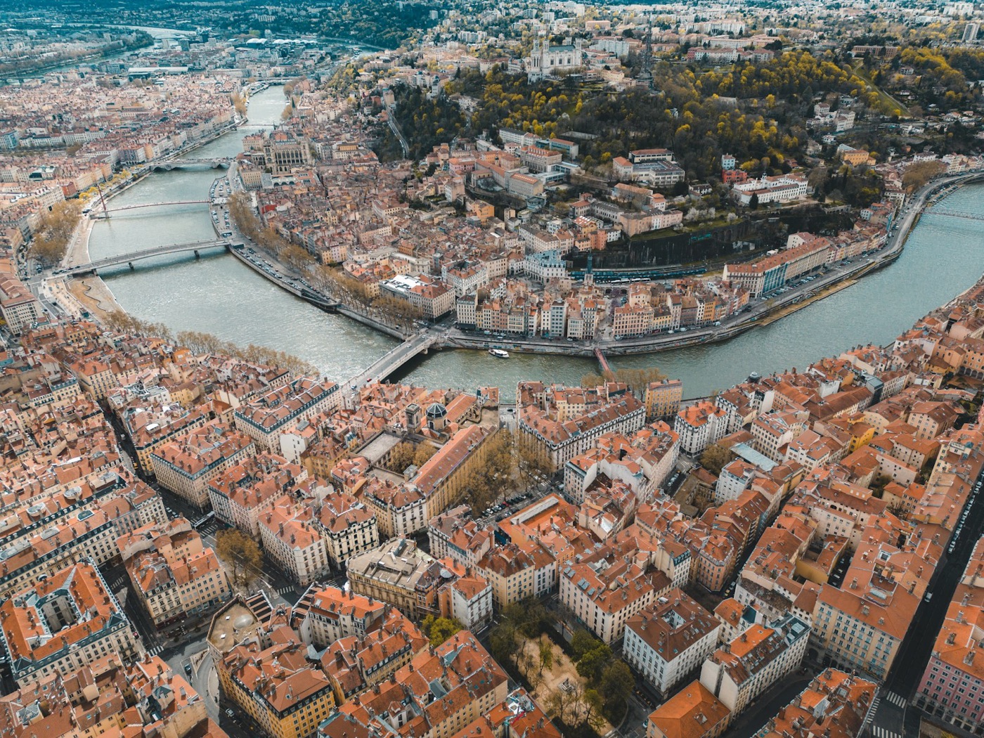 Lyon et ses deux fleuves vus du ciel
